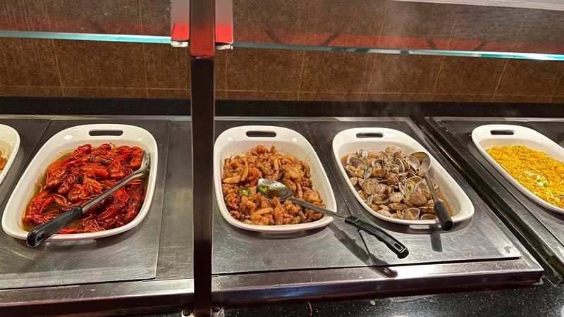 Hot bar with crawfish, chicken, and clams